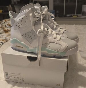 Jordan Women's Sneakers in White and Light Green